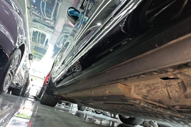 Used Hima AITO M9 2024 Range-Extended Ultra Version 52 kWh 5-Seater Model Left Side Sill