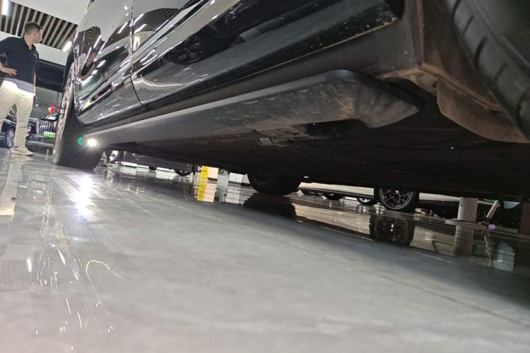 Used Hima AITO M9 2024 Range-Extended Max Edition 52 kWh 6-Seater Version Left Side Sill