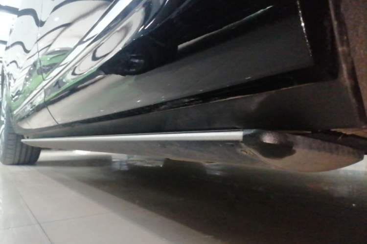 Used Hima AITO M9 2024 Range-Extended Max Edition 42 kWh 6-Seater Version Left Side Sill