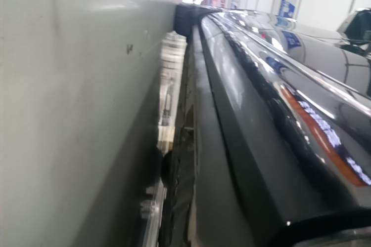 Used Hima AITO M9 2024 Range-Extended Ultra Version 42 kWh 6-Seater Model Left Side Sill