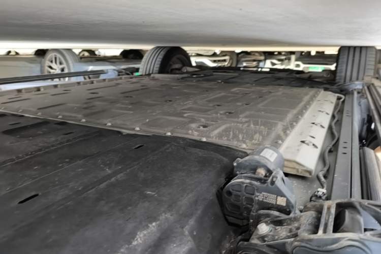 Used Hima AITO M9 2024 Range-Extended Ultra Version 52 kWh 5-Seater Model Left Side Sill
