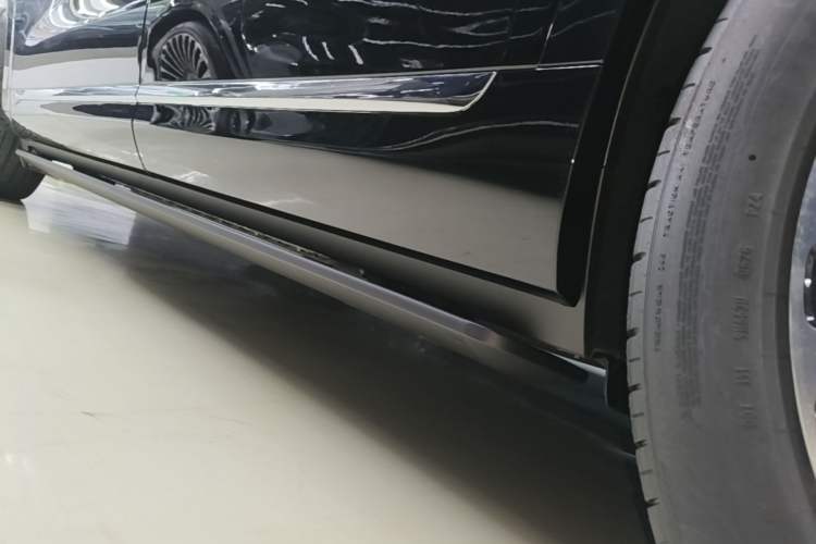 Used Hima AITO M9 2024 Range-Extended Max Edition 42 kWh 6-Seater Version Left Side Sill