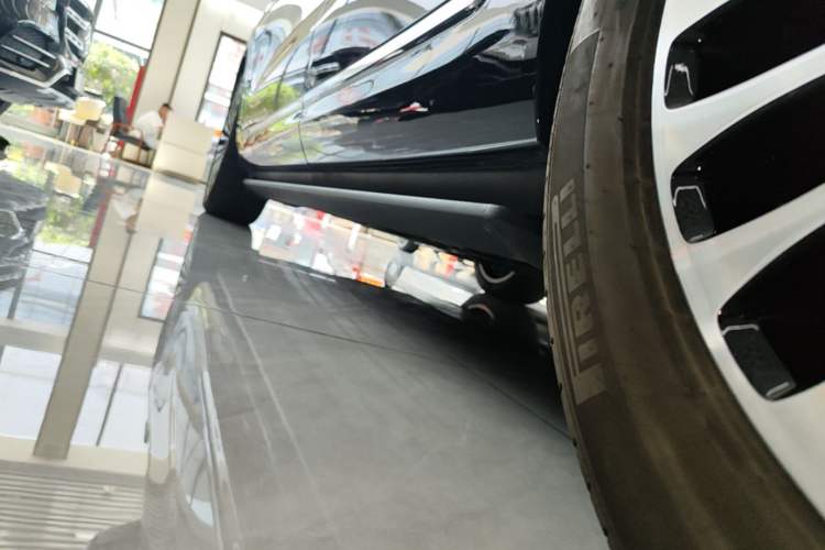 Used Hima AITO M9 2024 Range-Extended Ultra Version 52 kWh 5-Seater Model Left Side Sill