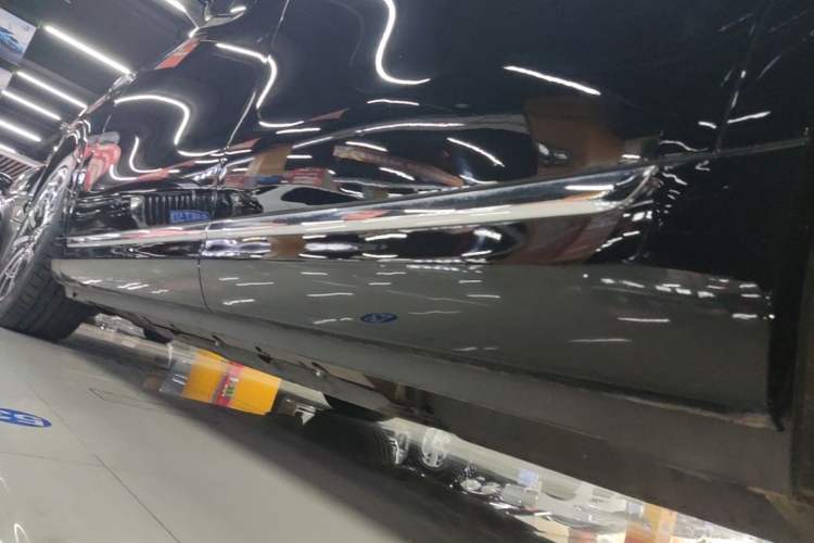 Used Hima AITO M9 2024 Range-Extended Ultra Version 52 kWh 6-Seater Model Left Side Sill