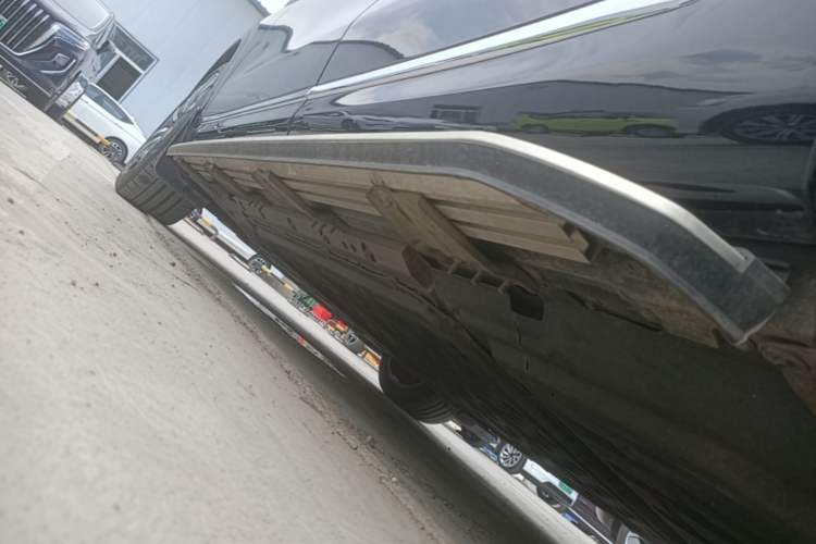 Used Hima AITO M9 2024 Range-Extended Max Edition 42 kWh 6-Seater Version Left Side Sill