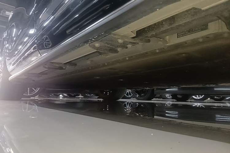 Used Hima AITO M9 2024 All-Electric Ultra Version 100 kWh 5-Seater Model Left Side Sill