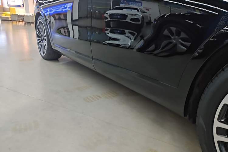 Used Hima AITO M9 2024 Range-Extended Ultra Version 52 kWh 6-Seater Model Left Side Sill