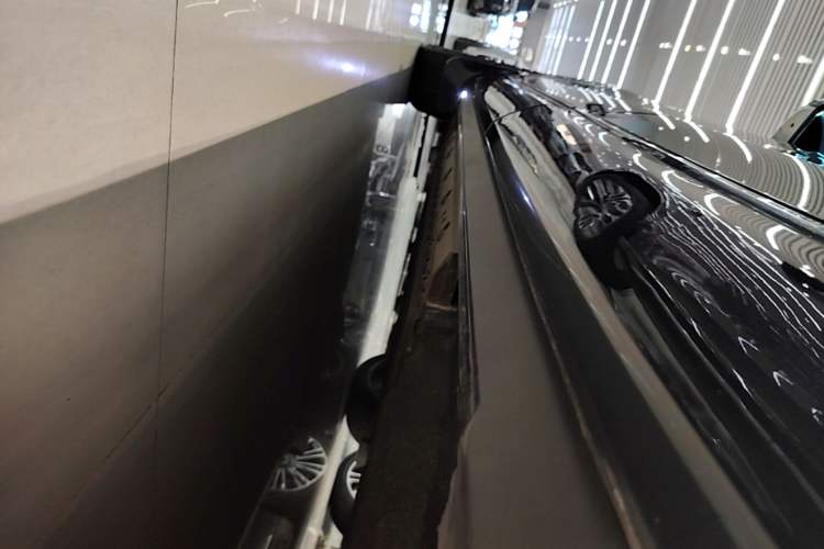 Used Hima AITO M9 2024 Range-Extended Max Edition 42 kWh 6-Seater Version Left Side Sill