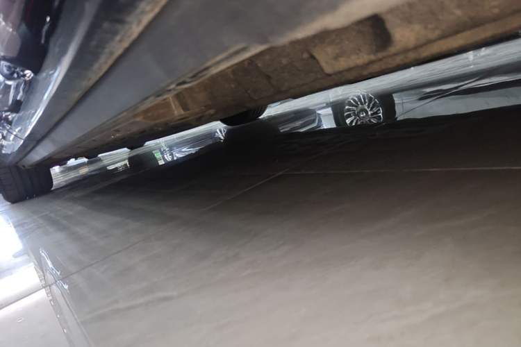 Used Hima AITO M9 2024 Range-Extended Ultra Version 42 kWh 6-Seater Model Left Side Sill