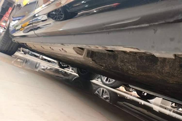 Used Hima AITO M9 2024 Range-Extended Ultra Version 52 kWh 6-Seater Model Left Side Sill