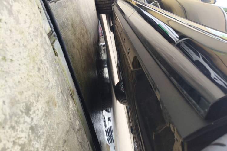Used Hima AITO M9 2024 Range-Extended Ultra Version 52 kWh 6-Seater Model Left Side Sill