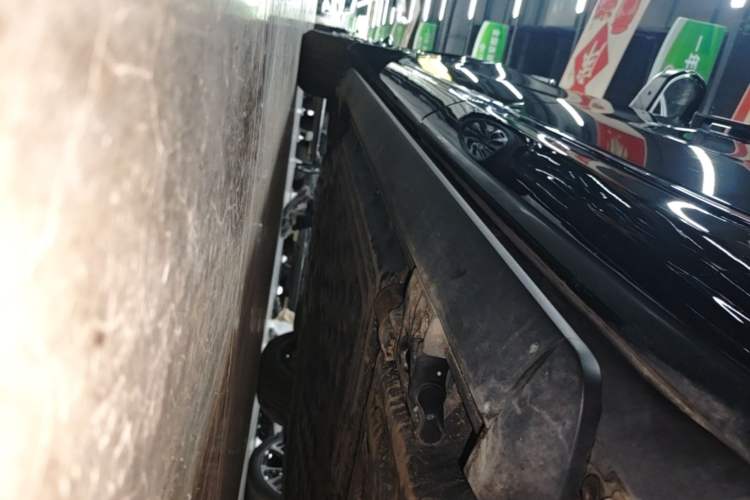 Used Hima AITO M9 2024 Range-Extended Max Edition 42 kWh 6-Seater Version Left Side Sill