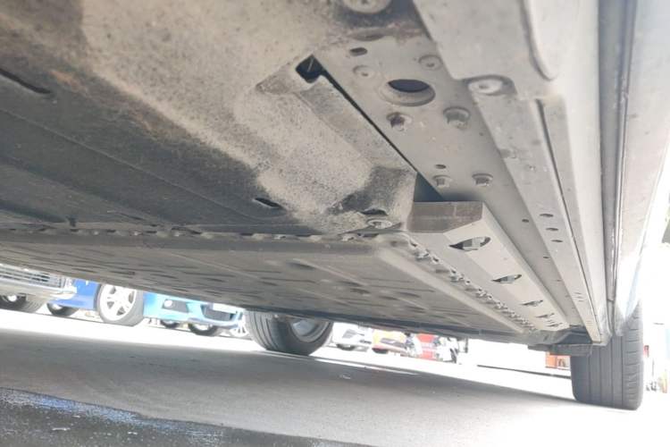 Used Hima AITO M9 2024 Range-Extended Ultra Version 42 kWh 6-Seater Model Left Side Sill
