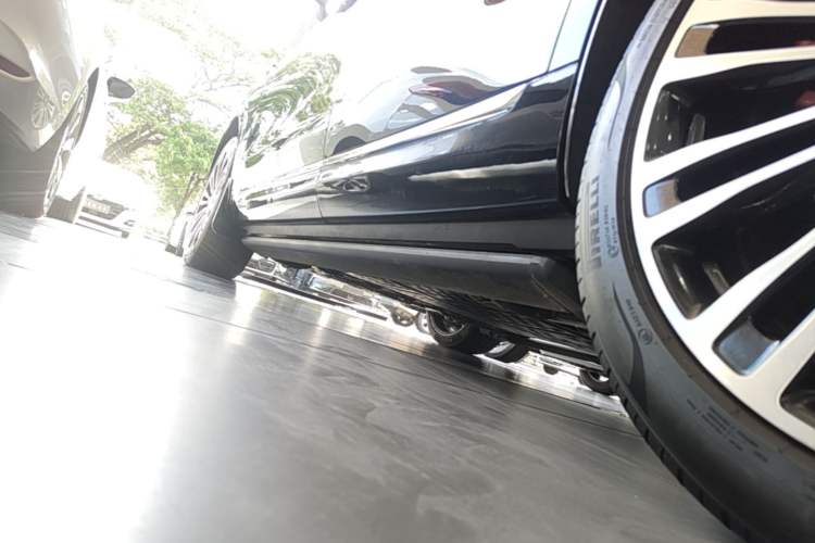 Used Hima AITO M9 2024 Range-Extended Ultra Version 42 kWh 6-Seater Model Left Side Sill