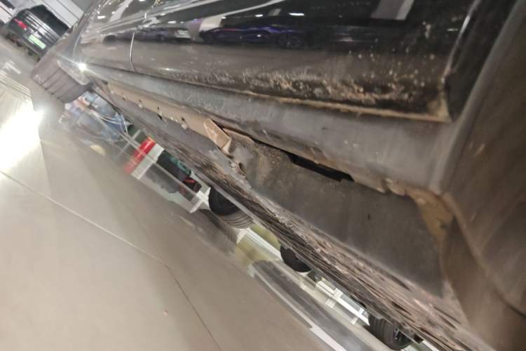 Used Hima AITO M9 2024 Range-Extended Ultra Version 42 kWh 6-Seater Model Left Side Sill