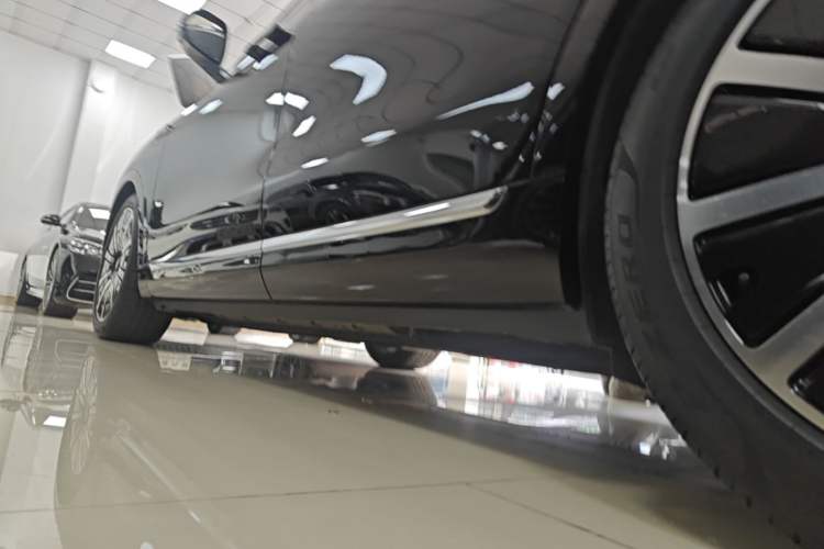 Used Hima AITO M9 2024 Range-Extended Max Edition 42 kWh 6-Seater Version Left Side Sill