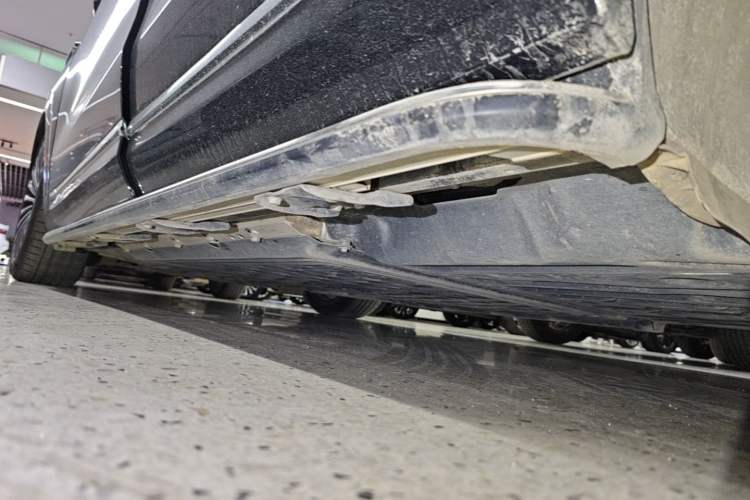 Used Hima AITO M9 2024 Range-Extended Max Edition 42 kWh 6-Seater Version Left Side Sill