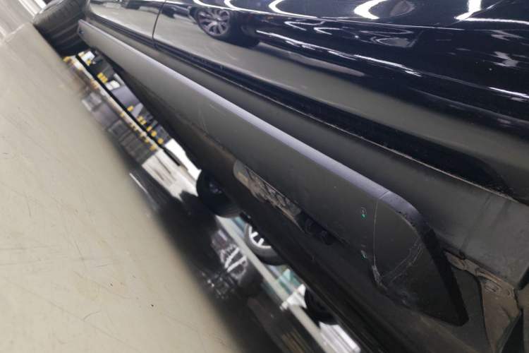 Used Hima AITO M9 2024 Range-Extended Ultra Version 52 kWh 5-Seater Model Left Side Sill