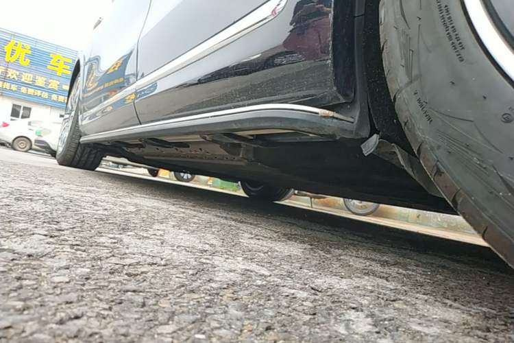 Used Hima AITO M9 2024 Range-Extended Ultra Version 42 kWh 6-Seater Model Left Side Sill