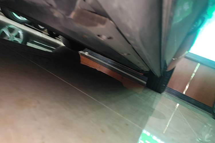 Used Hima AITO M9 2024 Range-Extended Ultra Version 42 kWh 6-Seater Model Left Side Sill