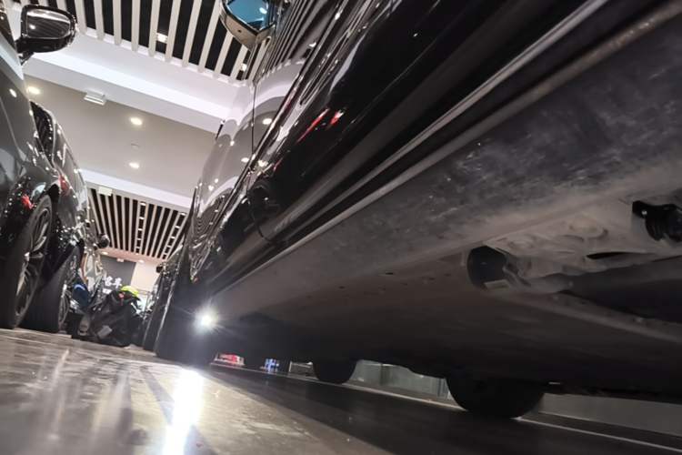 Used Hima AITO M9 2024 Range-Extended Max Edition 42 kWh 6-Seater Version Left Side Sill