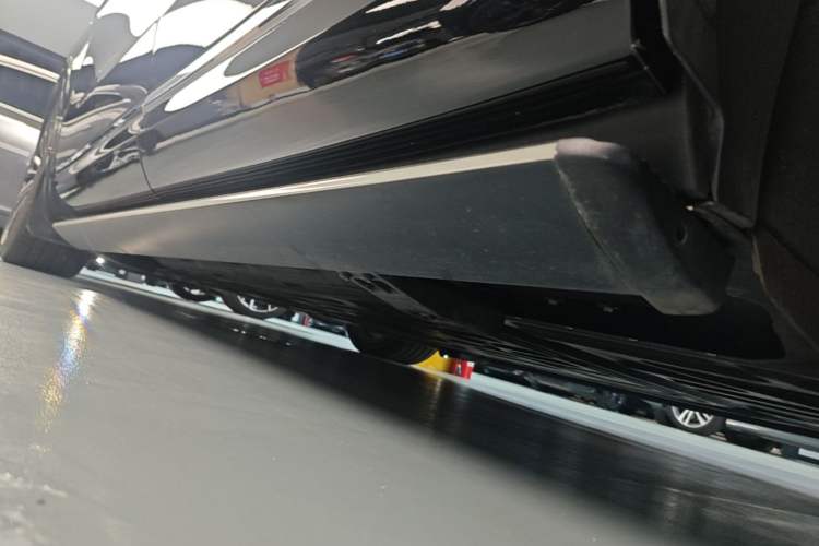 Used Hima AITO M9 2024 Range-Extended Max Edition 42 kWh 6-Seater Version Left Side Sill