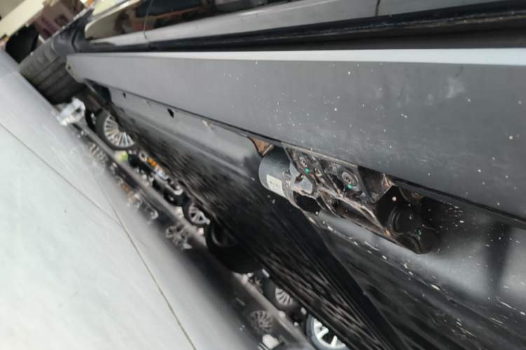 Used Hima AITO M9 2024 Range-Extended Ultra Version 52 kWh 5-Seater Model Left Side Sill
