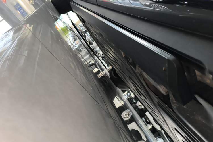 Used Hima AITO M9 2024 Range-Extended Ultra Version 52 kWh 6-Seater Model Left Side Sill