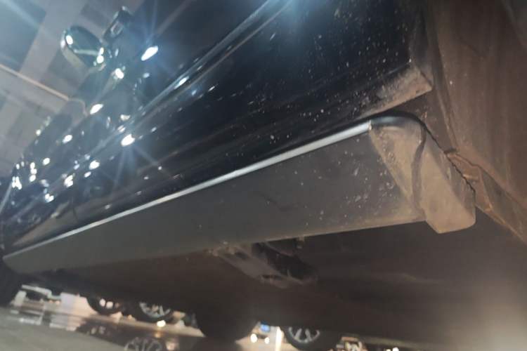 Used Hima AITO M9 2024 Range-Extended Max Edition 42 kWh 6-Seater Version Left Side Sill