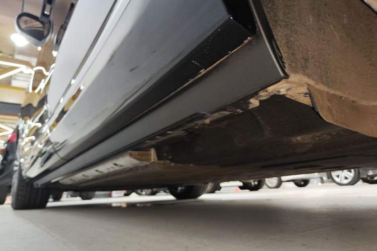 Used Hima AITO M9 2024 Range-Extended Ultra Version 42 kWh 6-Seater Model Left Side Sill