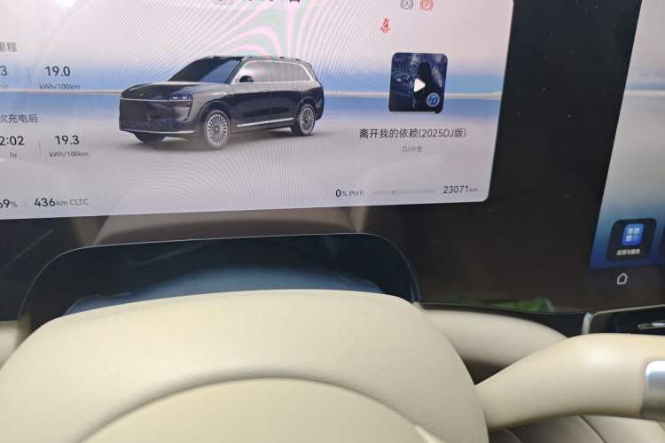 Used Hima AITO M9 2024 All-Electric Ultra Version 100 kWh 6-Seater Model Odometer Close Up