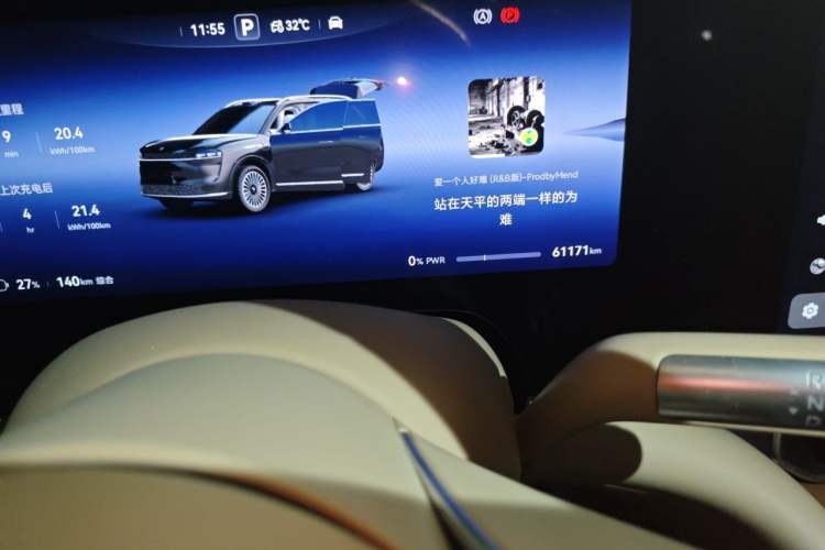 Used Hima AITO M9 2024 All-Electric Ultra Version 100 kWh 6-Seater Model Odometer Close Up