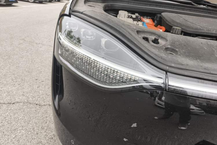 Used Hima AITO M9 2024 Range-Extended Ultra Version 52 kWh 6-Seater Model Right Front Headlight