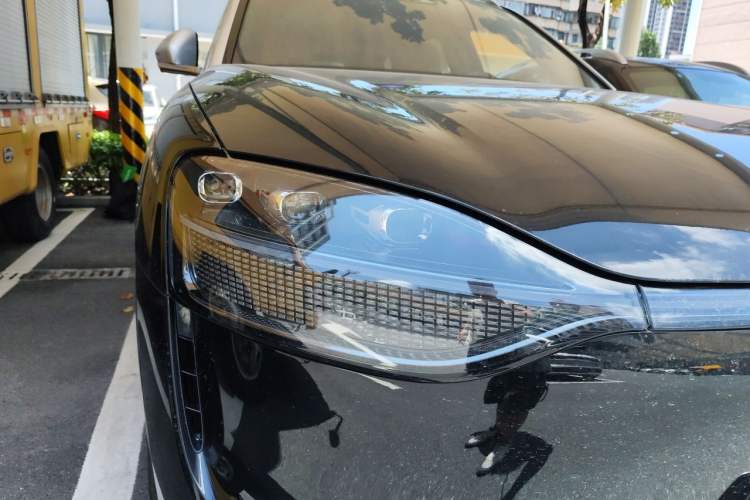 Used Hima AITO M9 2024 Range-Extended Ultra Version 42 kWh 6-Seater Model Right Front Headlight
