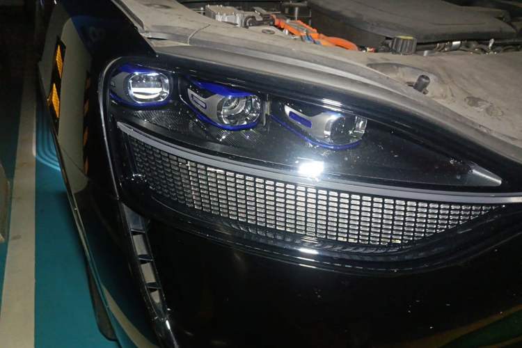 Used Hima AITO M9 2024 Range-Extended Ultra Version 42 kWh 6-Seater Model Right Front Headlight