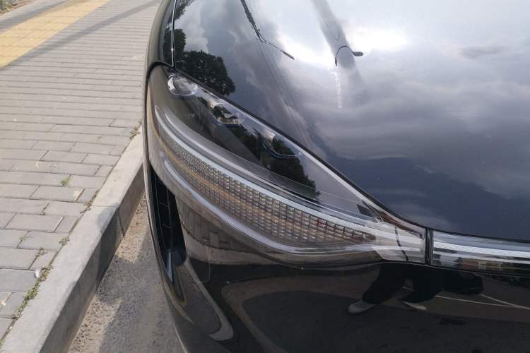 Used Hima AITO M9 2024 All-Electric Ultra Version 100 kWh 6-Seater Model Right Front Headlight