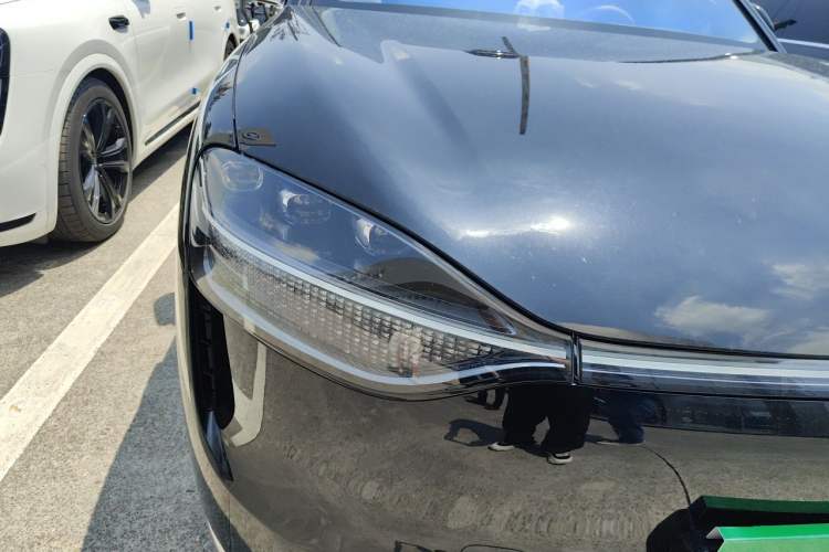 Used Hima AITO M9 2024 Range-Extended Max Edition 42 kWh 6-Seater Version Right Front Headlight