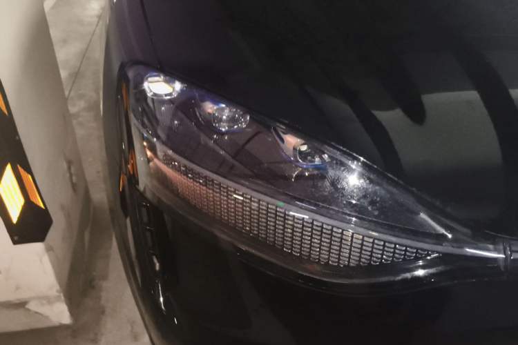 Used Hima AITO M9 2024 All-Electric Ultra Version 100 kWh 6-Seater Model Right Front Headlight