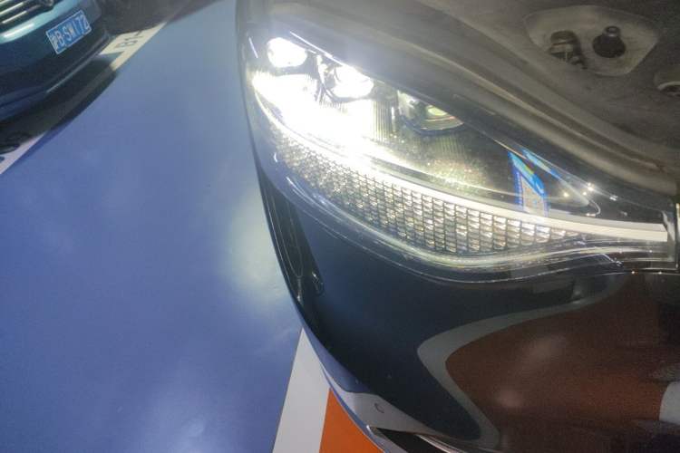 Used Hima AITO M9 2024 Range-Extended Ultra Version 42 kWh 6-Seater Model Right Front Headlight