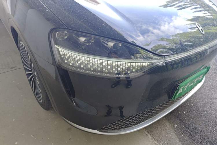 Used Hima AITO M9 2024 All-Electric Ultra Version 100 kWh 6-Seater Model Right Front Headlight