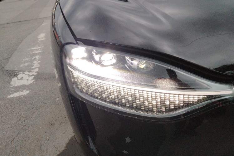 Used Hima AITO M9 2024 Range-Extended Ultra Version 52 kWh 6-Seater Model Right Front Headlight