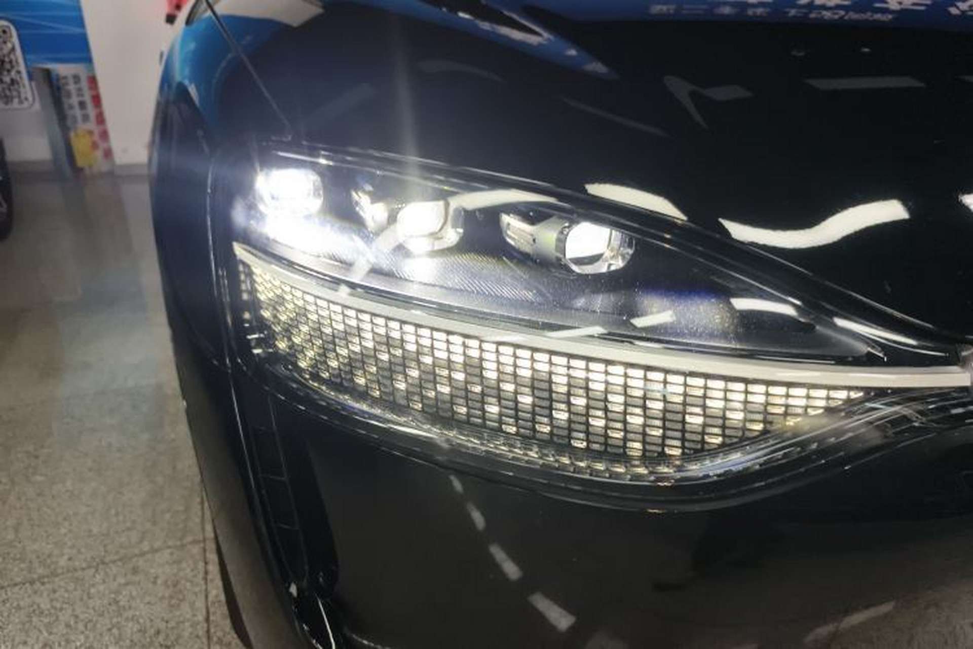 Used Hima AITO M9 2024 Range-Extended Max Edition 42 kWh 6-Seater Version Right Front Headlight
