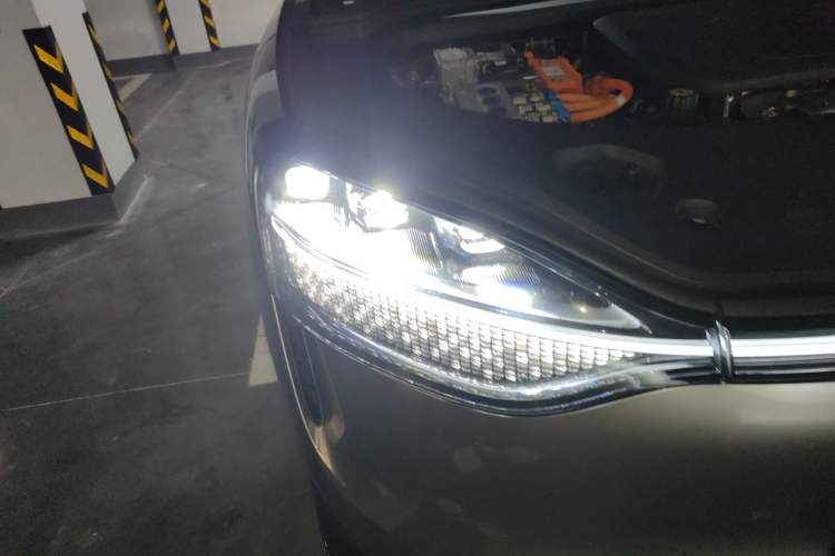 Used Hima AITO M9 2024 Range-Extended Max Edition 42 kWh 5-Seater Version Right Front Headlight