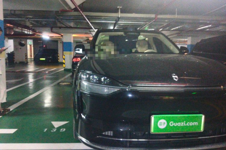 Used Hima AITO M9 2024 Range-Extended Ultra Version 52 kWh 6-Seater Model Right Front Headlight