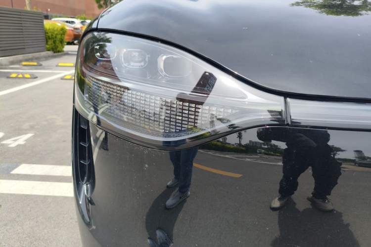 Used Hima AITO M9 2024 Range-Extended Max Edition 52 kWh 5-Seater Version Right Front Headlight