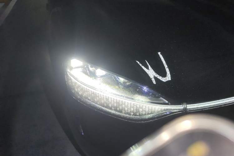 Used Hima AITO M9 2024 Range-Extended Ultra Version 42 kWh 6-Seater Model Right Front Headlight