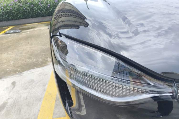Used Hima AITO M9 2024 All-Electric Ultra Version 100 kWh 6-Seater Model Right Front Headlight