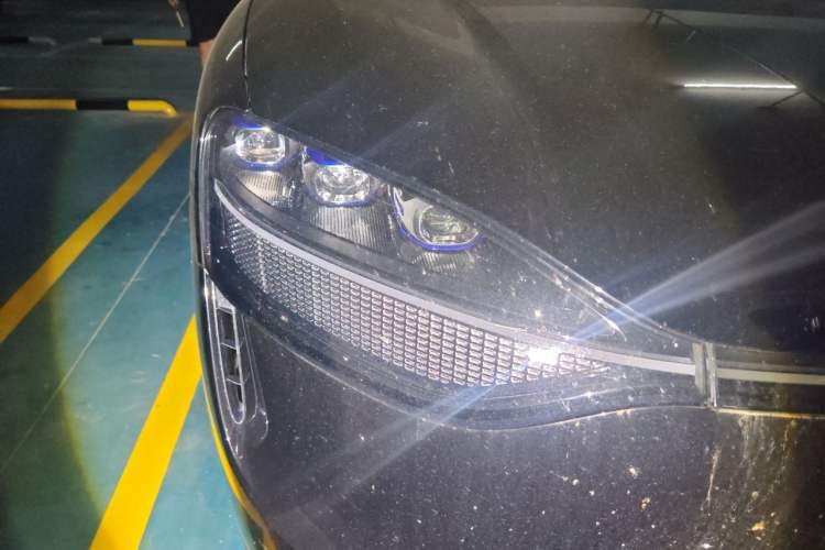 Used Hima AITO M9 2024 Range-Extended Ultra Version 52 kWh 5-Seater Model Right Front Headlight