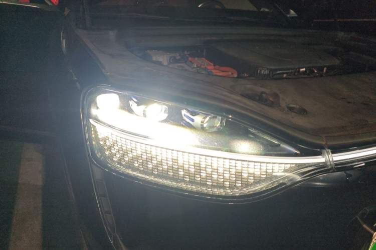 Used Hima AITO M9 2024 Range-Extended Ultra Version 52 kWh 6-Seater Model Right Front Headlight