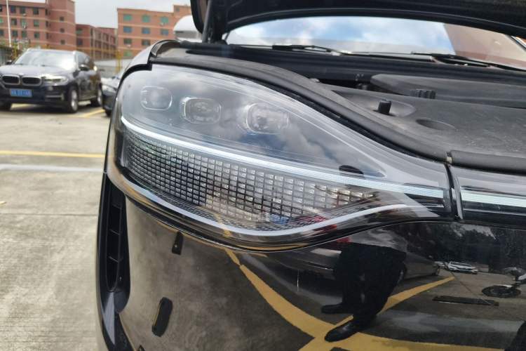 Used Hima AITO M9 2024 Range-Extended Max Edition 42 kWh 5-Seater Version Right Front Headlight